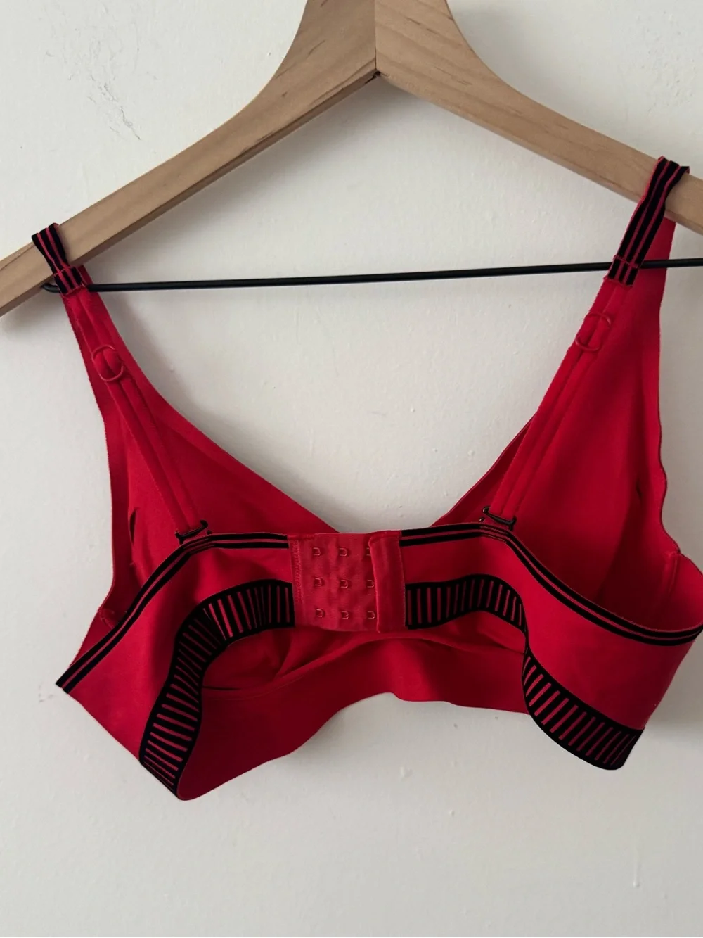 Alo Red Sports Bra and Cropped Legging Set